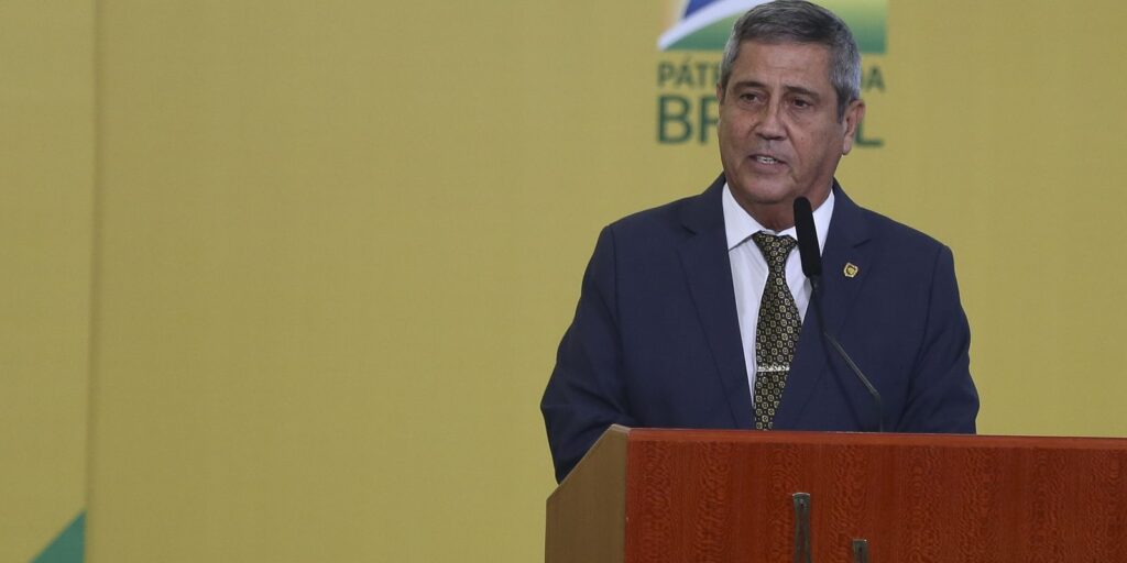 Braga Netto teve participação concreta em atos golpistas, diz PF
