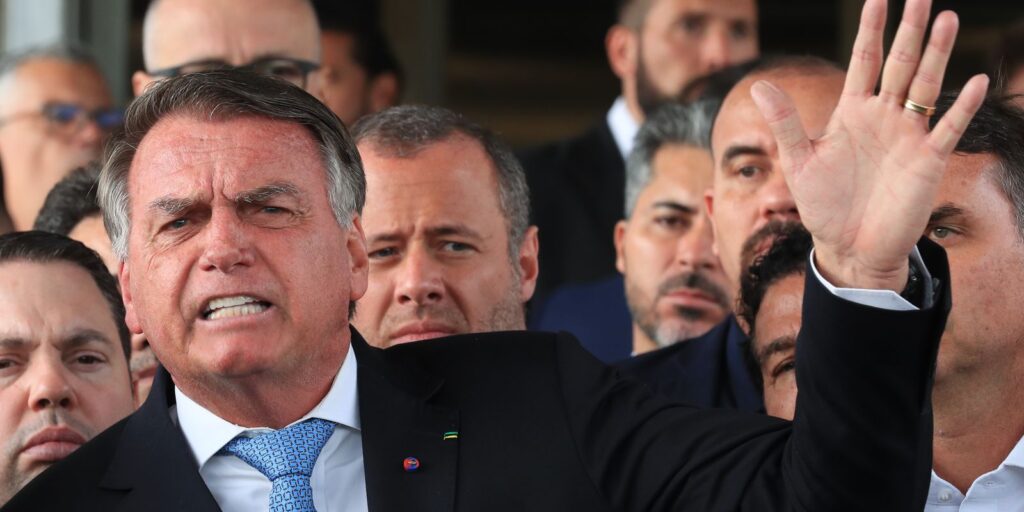 Após virar réu, Bolsonaro nega decreto de golpe de Estado