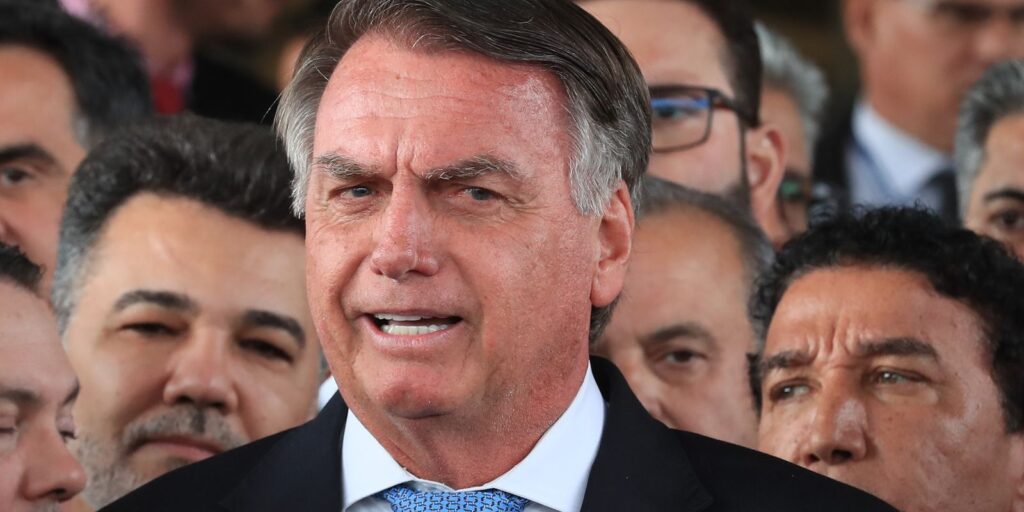 Após atendimento em Natal, Bolsonaro será transferido para Brasília