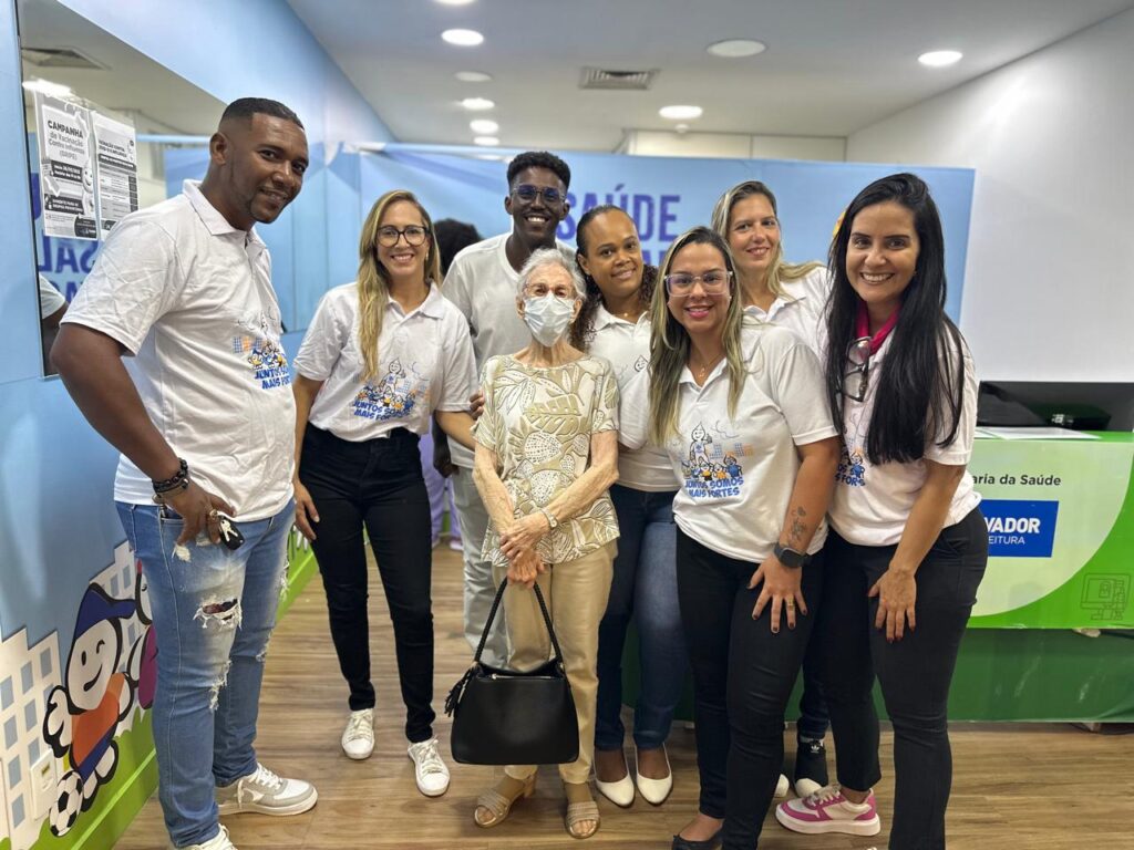 Idosa de anos 100 anos se vacina contra gripe em Salvador e dá exemplo de cidadania – Secretaria de Comunicação