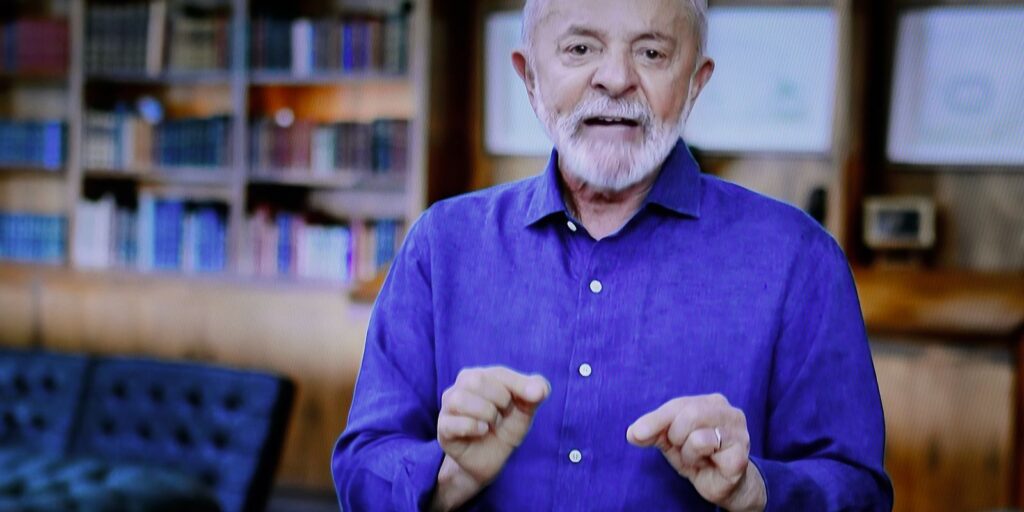 Lula defende debate sobre fim da escala 6x1 e aborda fraude no INSS