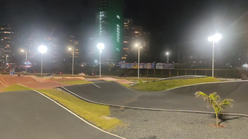 Prefeitura instala nova iluminação na pista de bicicross em Pituaçu – Secretaria de Comunicação