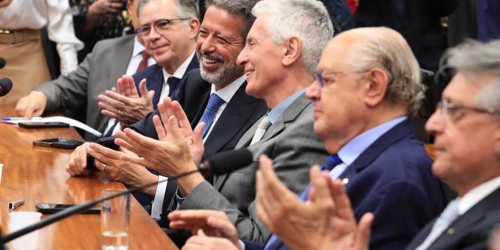 Câmara instala comissão sobre isenção do Imposto de Renda até R$ 5 mil