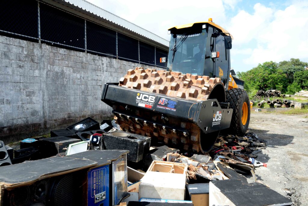 Equipamentos apreendidos em Salvador são destruídos em alusão ao Dia Municipal de Combate à Poluição Sonora – Secretaria de Comunicação
