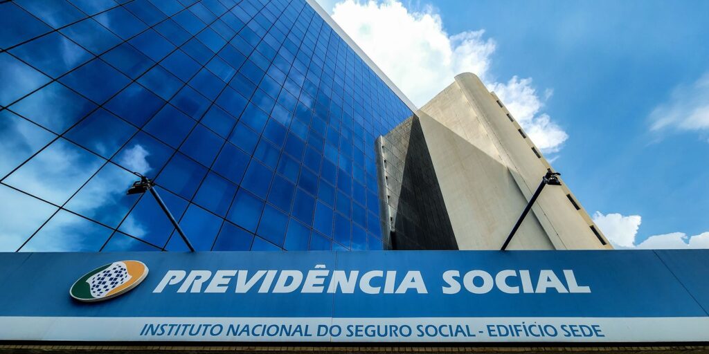 Lula coordena reunião sobre ressarcimento de aposentados do INSS