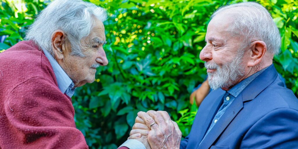 Lula participa de funeral do ex-presidente do Uruguai Pepe Mujica