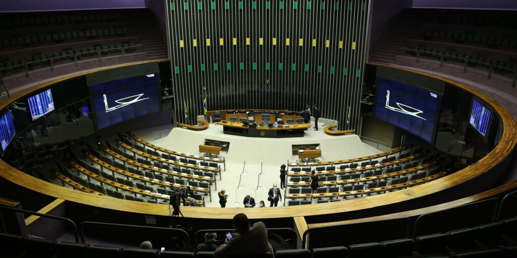 PDT deixa base do governo na Câmara após saída de Lupi