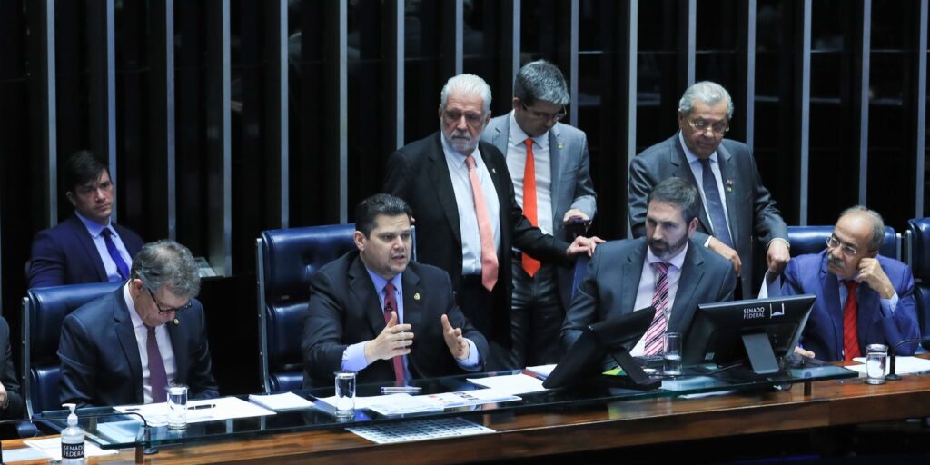 Senado aprova PEC que inclui guarda municipal na segurança pública