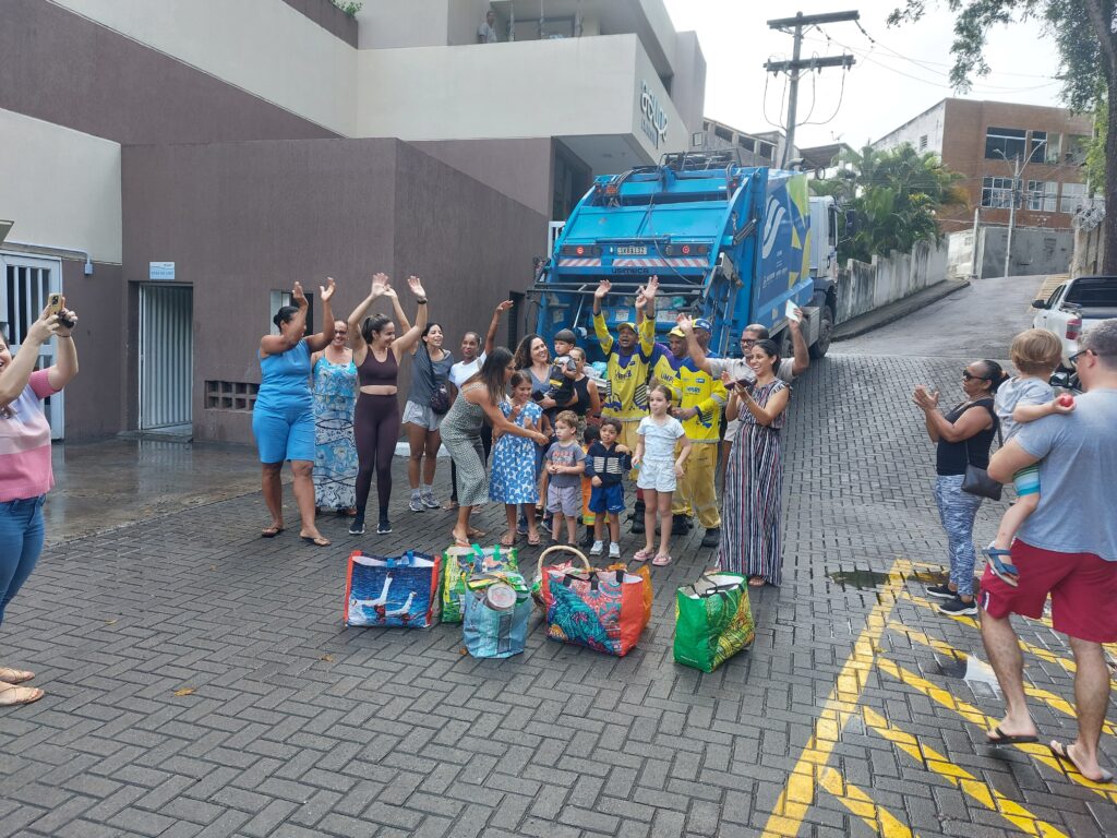 agentes de limpeza são homenageados por moradores do Acupe de Brotas – Secretaria de Comunicação