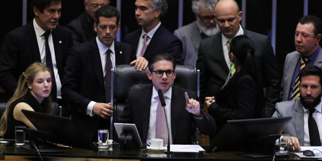 Câmara aprova urgência para proposta que reduz benefícios fiscais