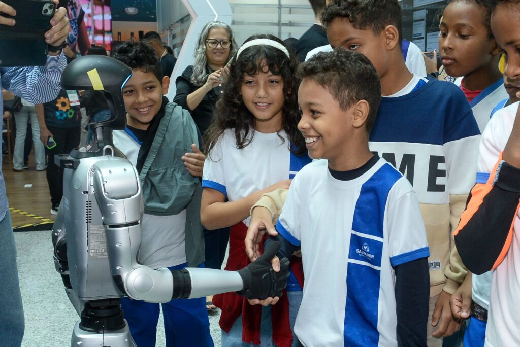 Estudantes lotam Centro de Convenções Salvador para conferir RoboCup 2025 – Secretaria de Comunicação
