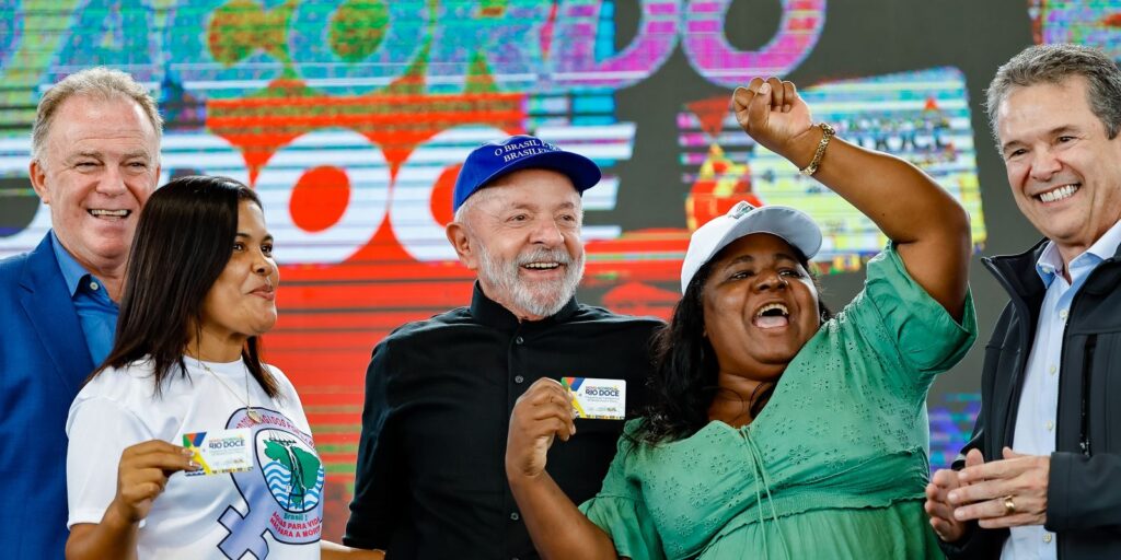 Lula anuncia R$ 3,7 bi para atingidos por lama da barragem em Mariana