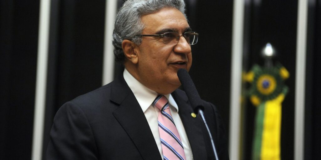 Laurez Moreira assume governo do Tocantins e exonera secretários