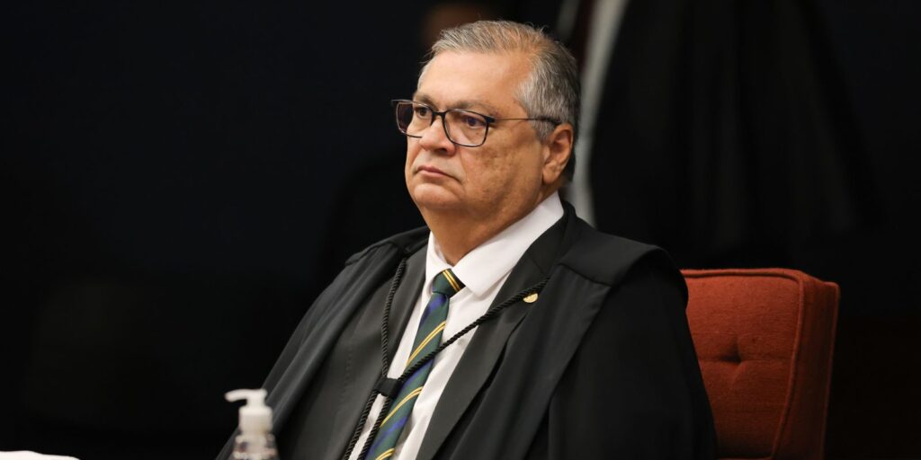 Dino suspende trecho de PL que libera emendas do orçamento secreto