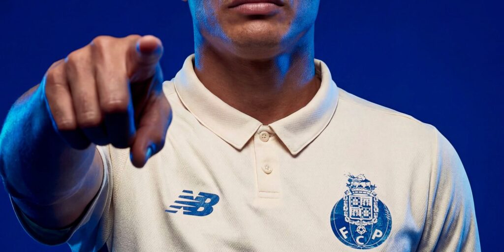 Porto anuncia contratação do zagueiro brasileiro Thiago Silva