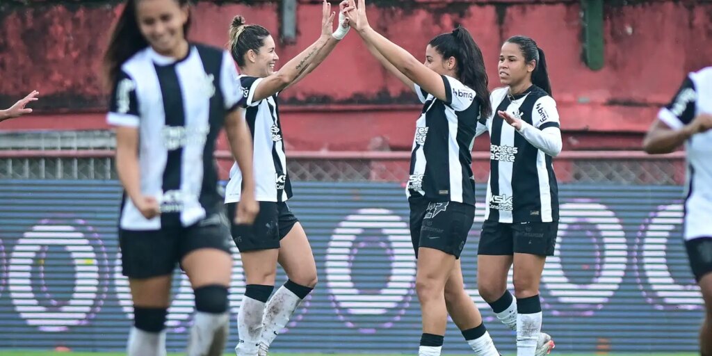Corinthians e Arsenal duelam na final da Copa das Campeãs da Fifa