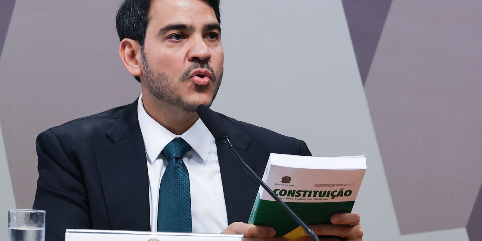 Messias defende aprimorar STF e autocontenção em pautas polêmicas