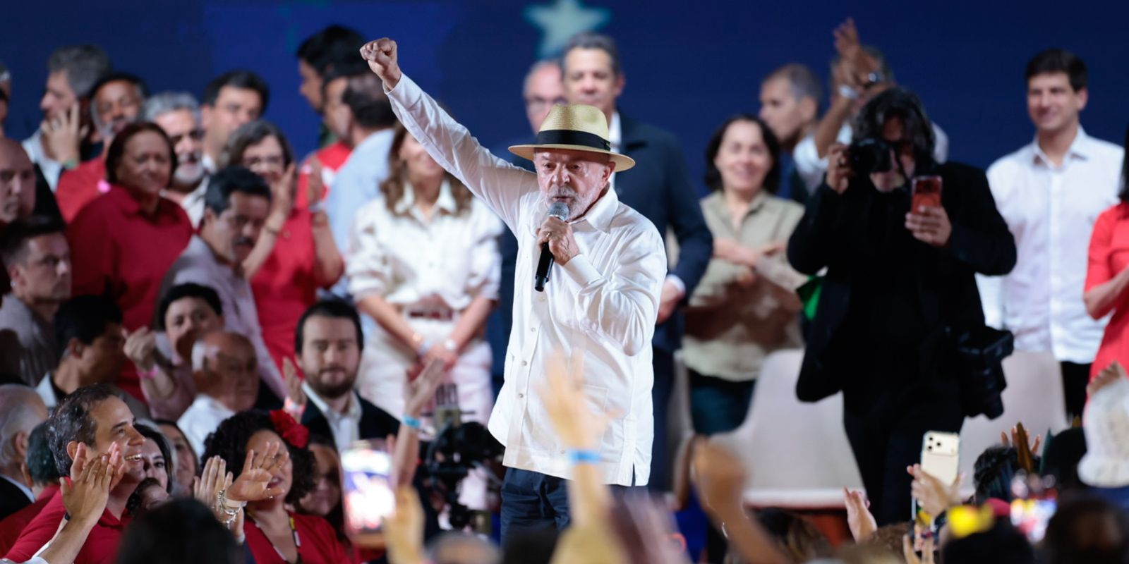 PT oficializa candidatura de Lula à Presidência
