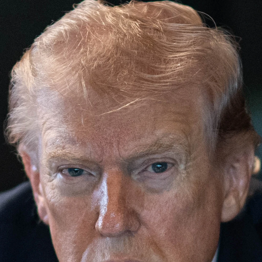 Donald Trump, presidente dos Estados Unidos: decretos assinados em 6 de agosto de 2026 restringem a cidadania por nascimento e combatem o turismo de nascimento