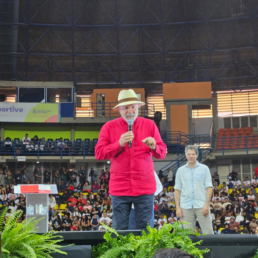 Presidente Lula durante ato oficial; convenção do PT oficializa candidatura à reeleição em São Paulo