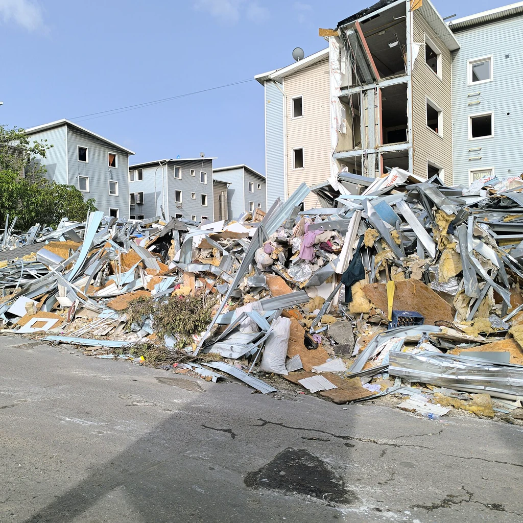 Escombros de prédios após terremoto de magnitude 7,4 que atingiu a Colômbia em agosto de 2026