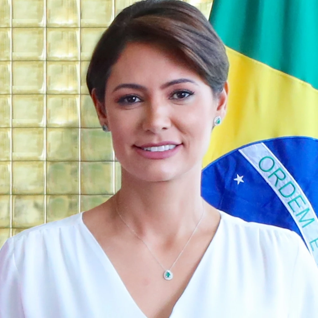 Michelle Bolsonaro em retrato oficial: ex-primeira-dama foi internada para investigar crises de enxaqueca